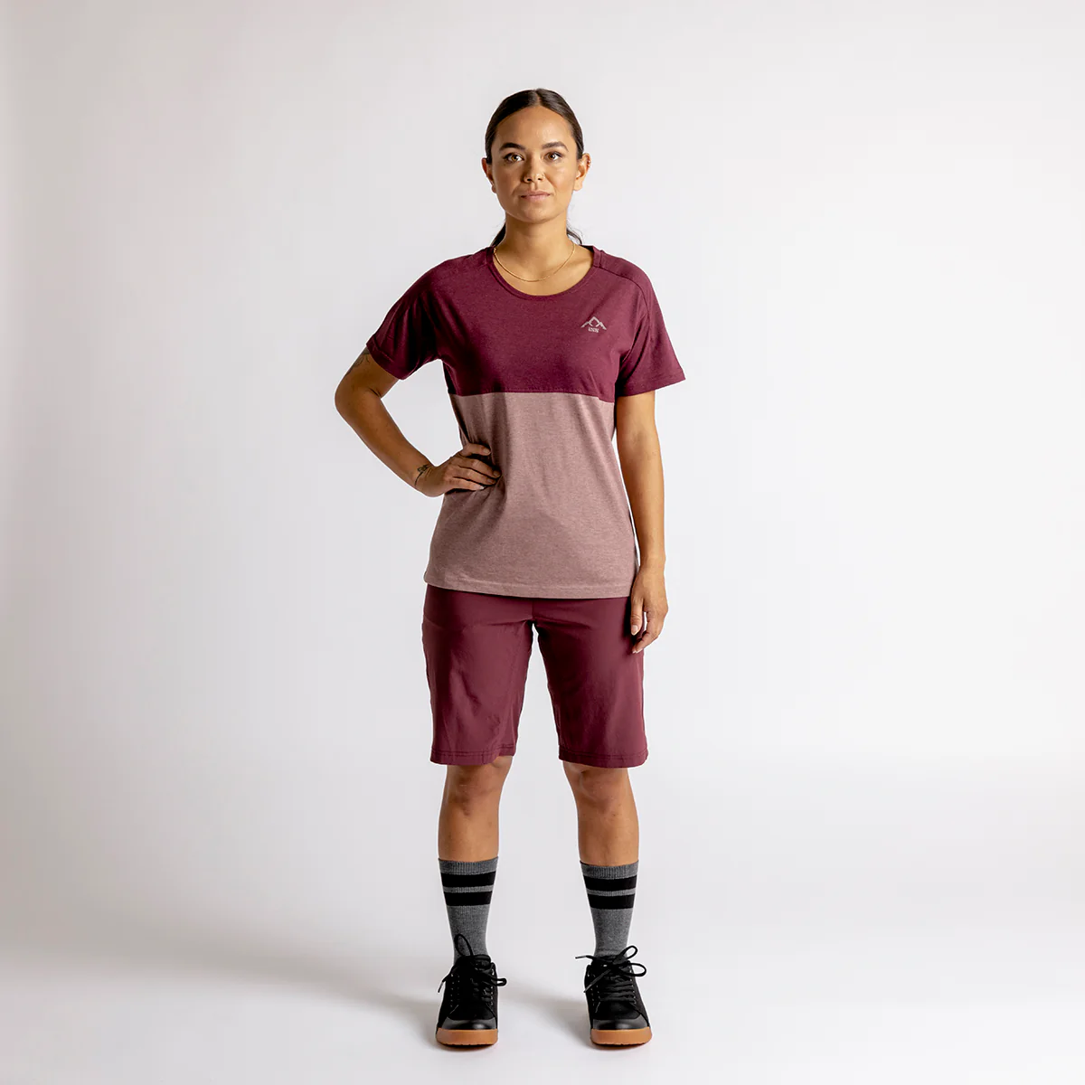 Women's Flow Mountain Tech Tee taupe-raisin – Image 5